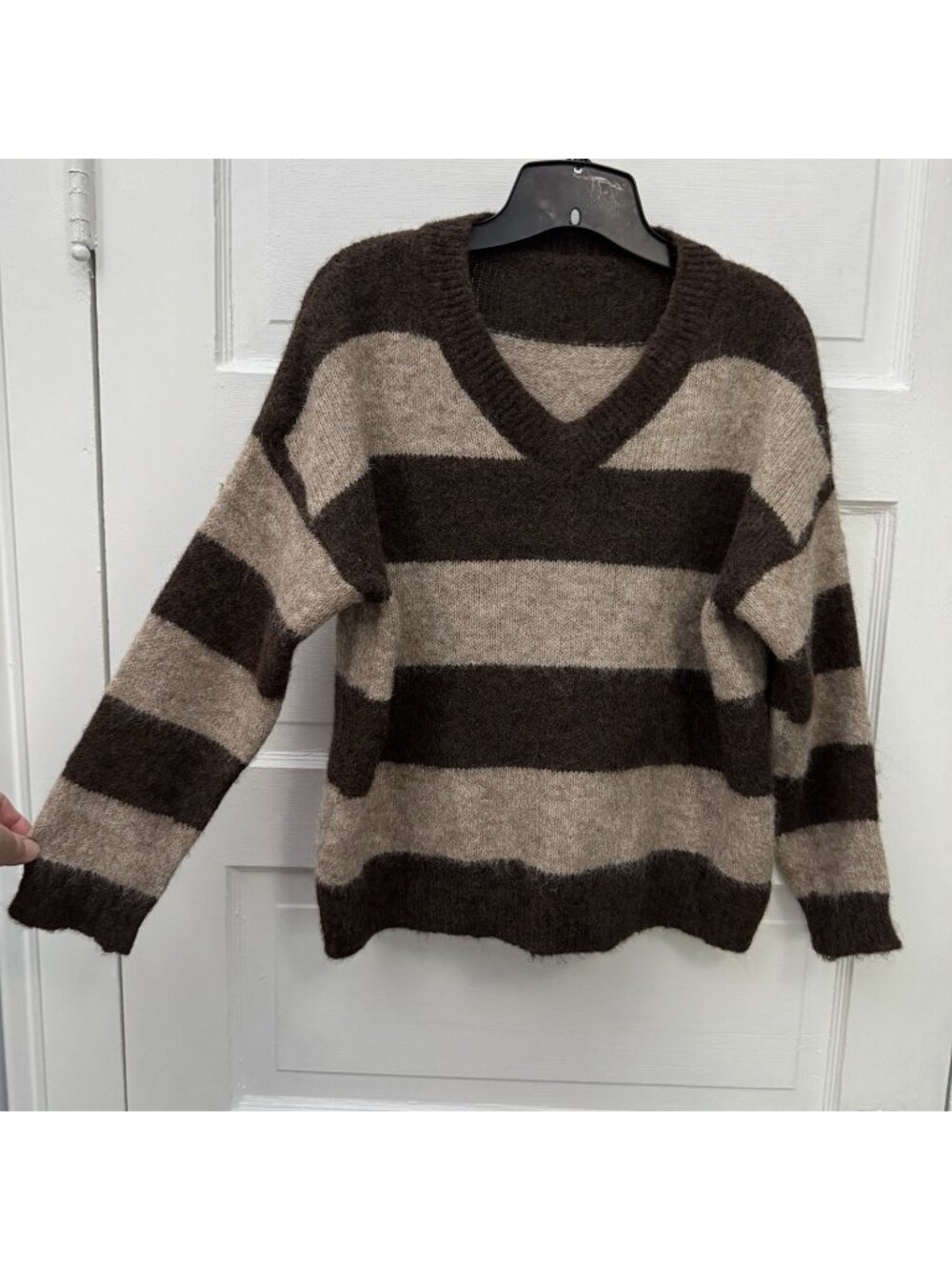 Women’s Brown Beige Striped Fuzzy Knit V-Neck Pullover Sweater Size M